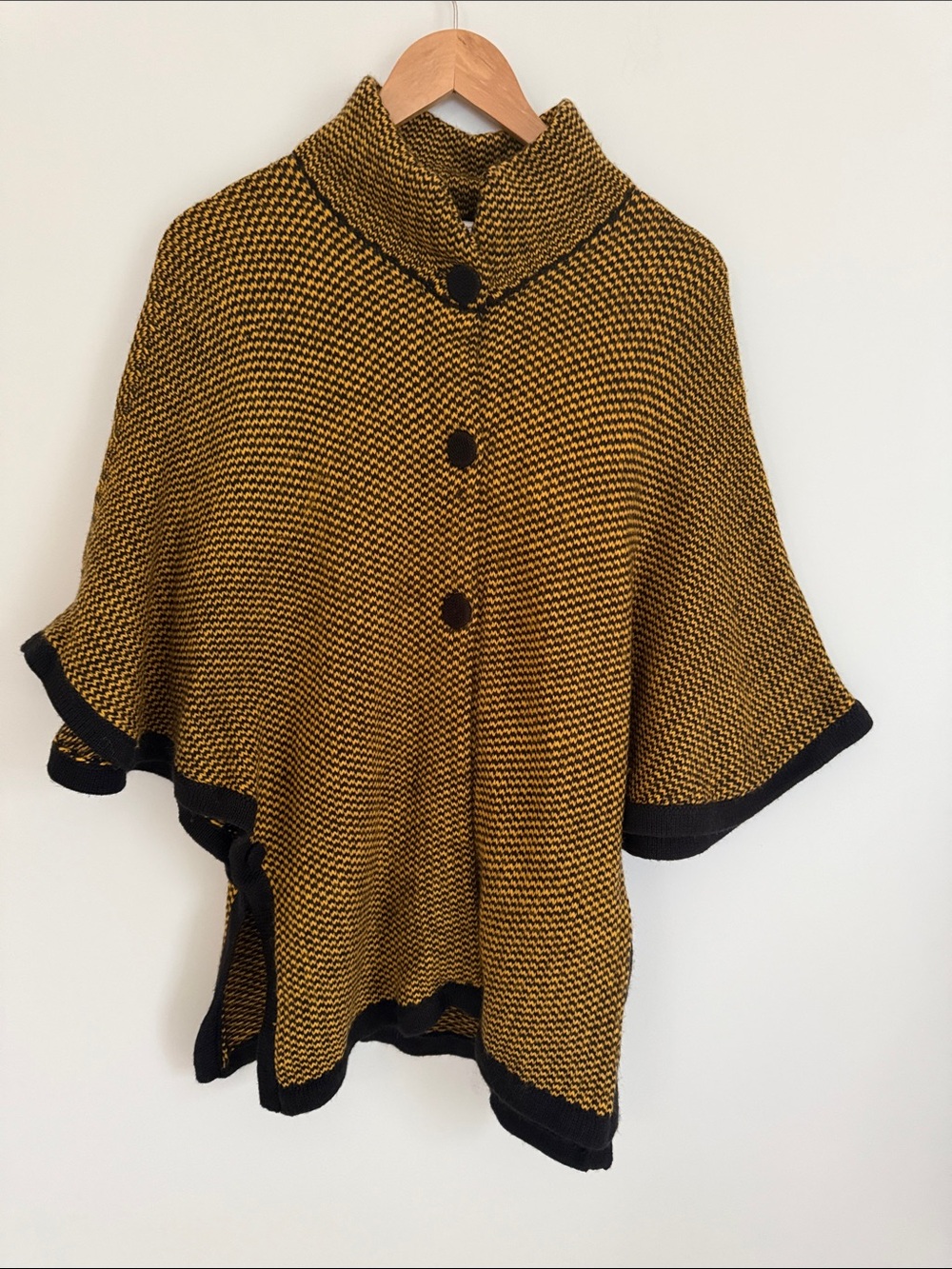 Peru Peruvian Alpaca Wool Yellow Black Button Up Capelet Poncho Size L